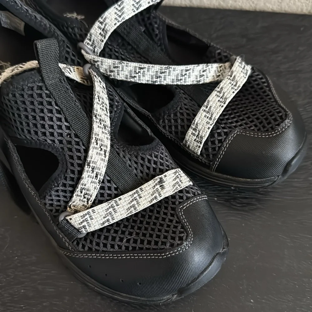 Chaco Odyssey Black Kids/Youth‎ Sneaker Sandals Size 6